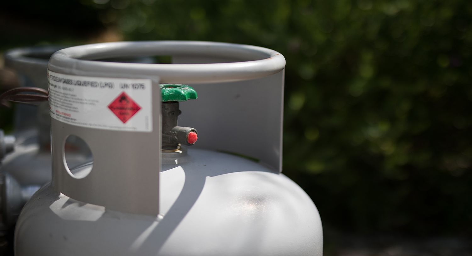 mieso-szaszlyki-pomidory-warzywa-grill-gazowy