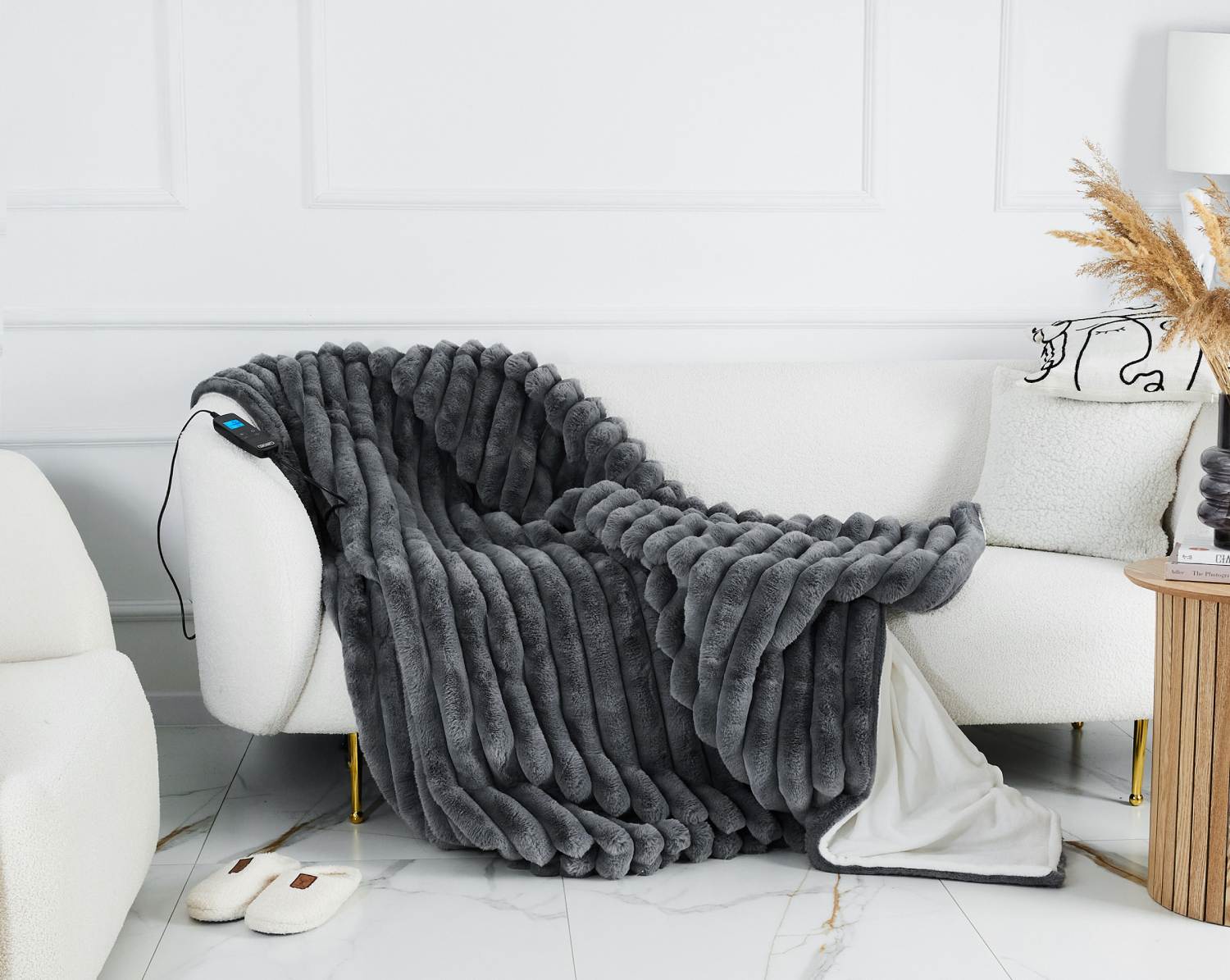 koc elektryczny w kolorze szarym