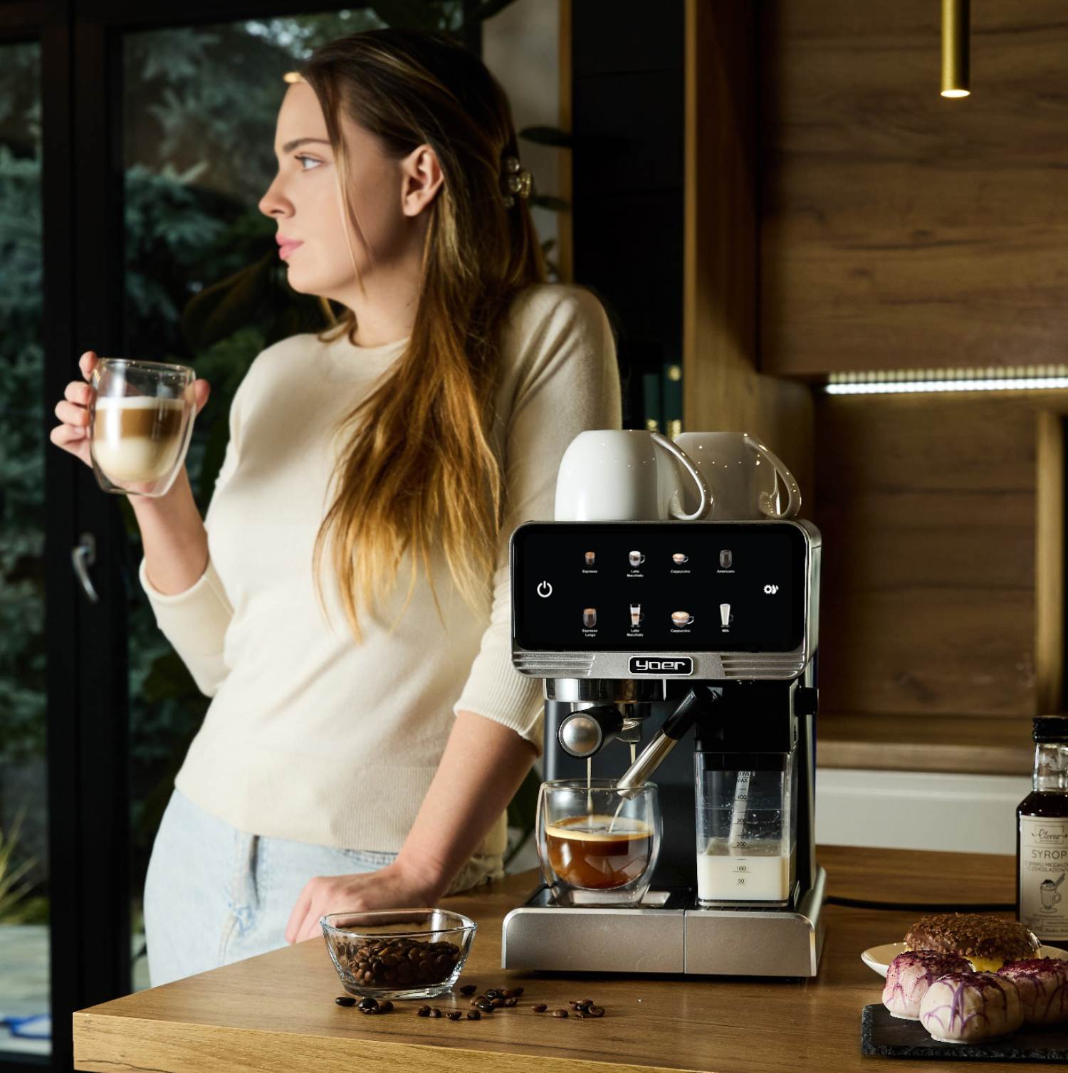 kawa-czarna-w-słoiku-ziarna-kawy-kolba-przygotowywanie-kawy-kofeina