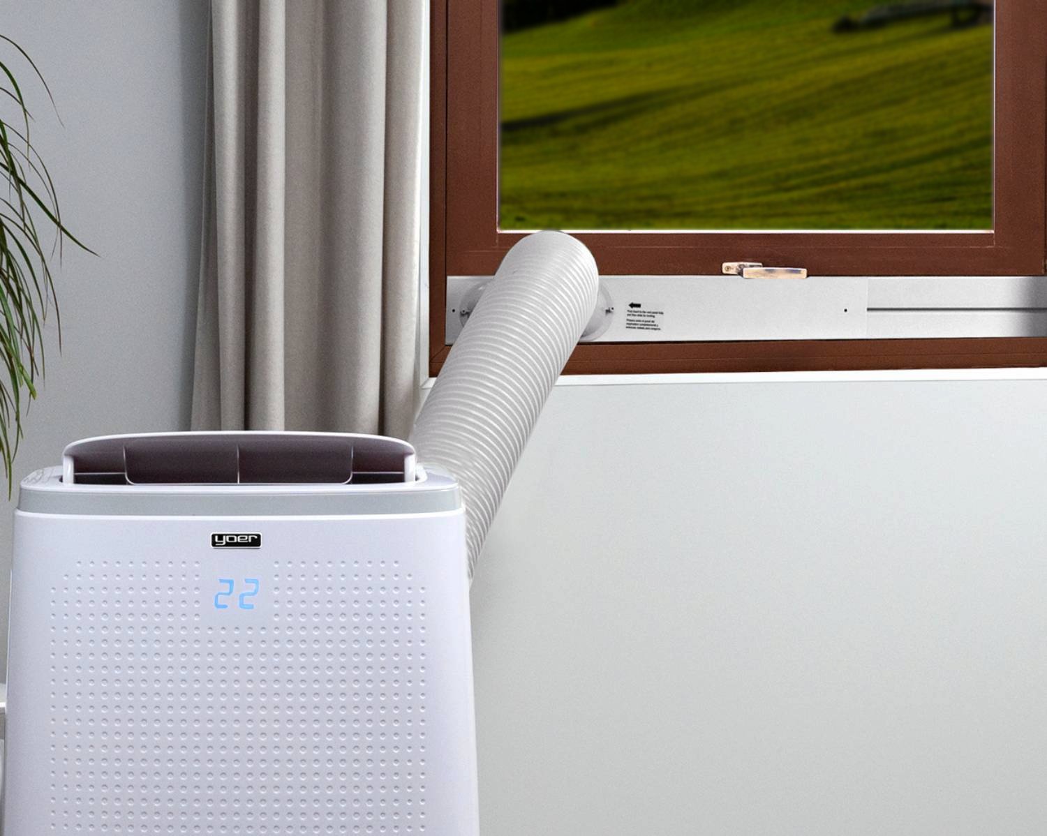 instalacja klimatyzatora przenośnego w oknie przesuwnym