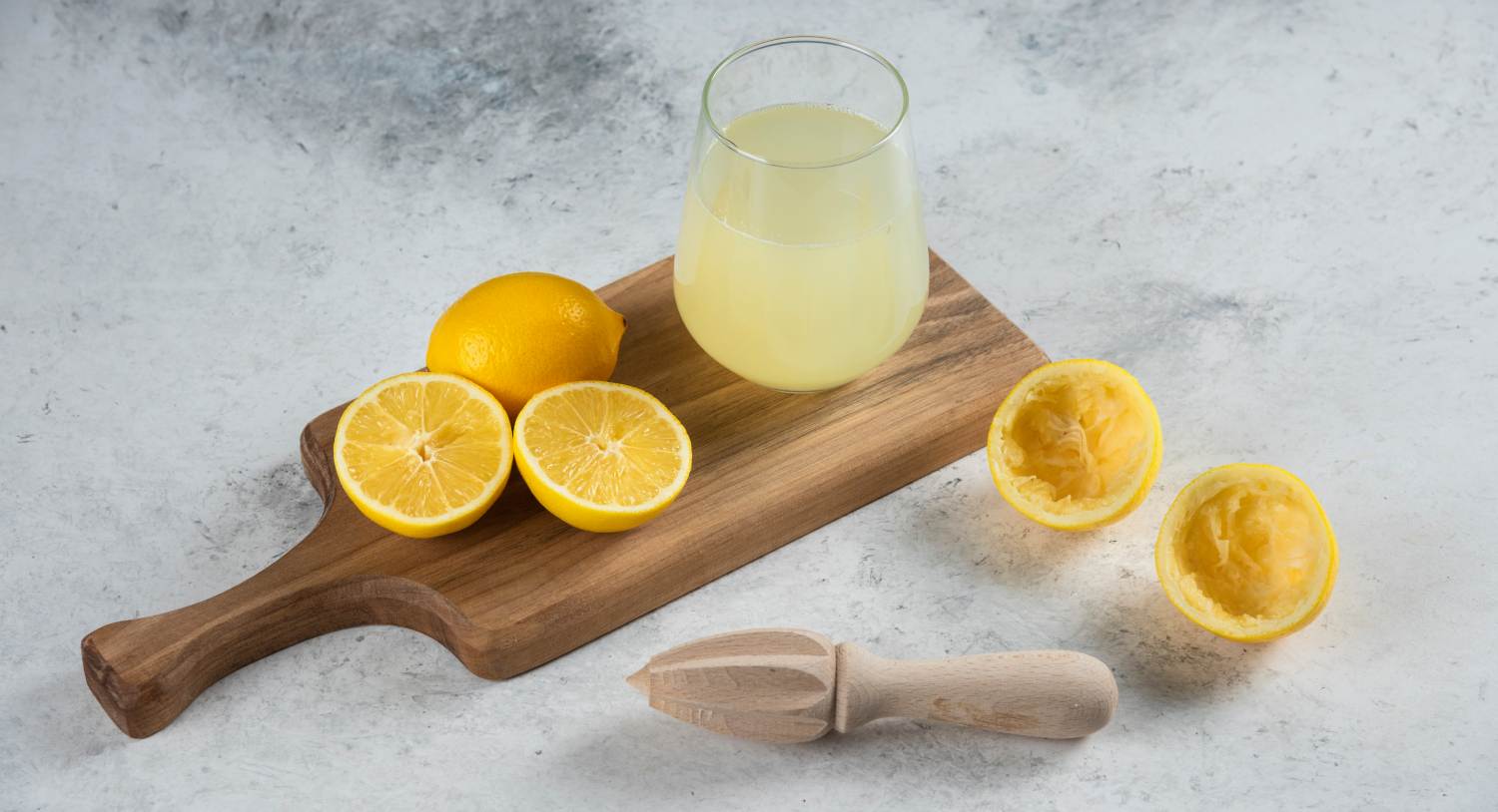 ciśnieniowy-ekspres-do-kawy-czarny-yoer-breve-kawa-przygotowywanie-kawy-gorąca-kawa-czas-na-kawę-pączki-słodkości