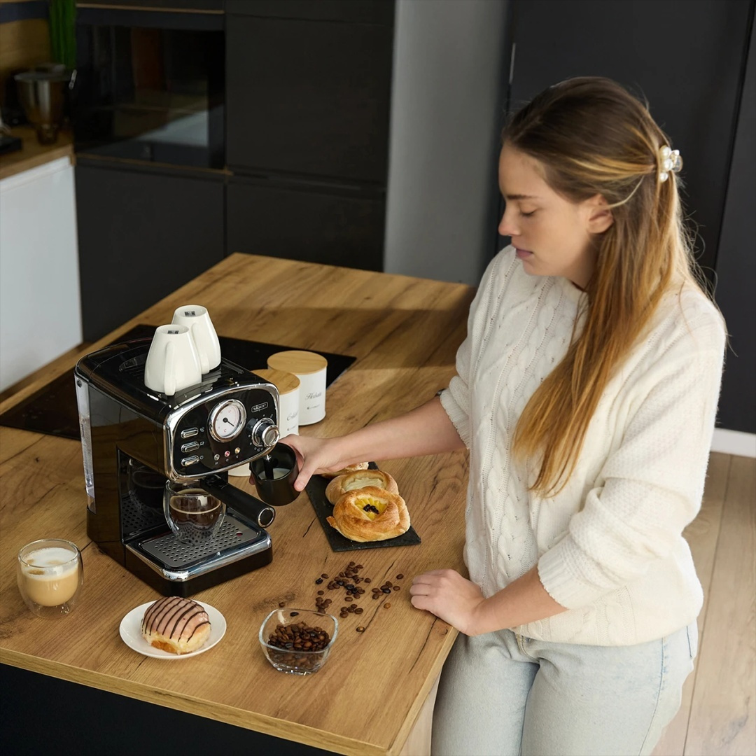 Ciśnieniowy ekspres do kawy Yoer Breve EM01BK