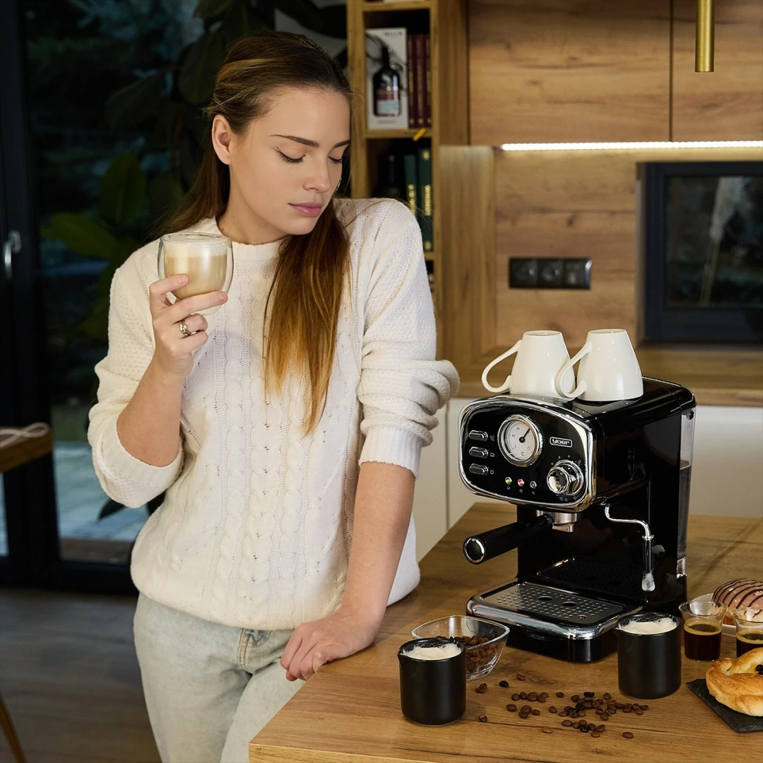 Ciśnieniowy ekspres do kawy Yoer Breve EM01BK