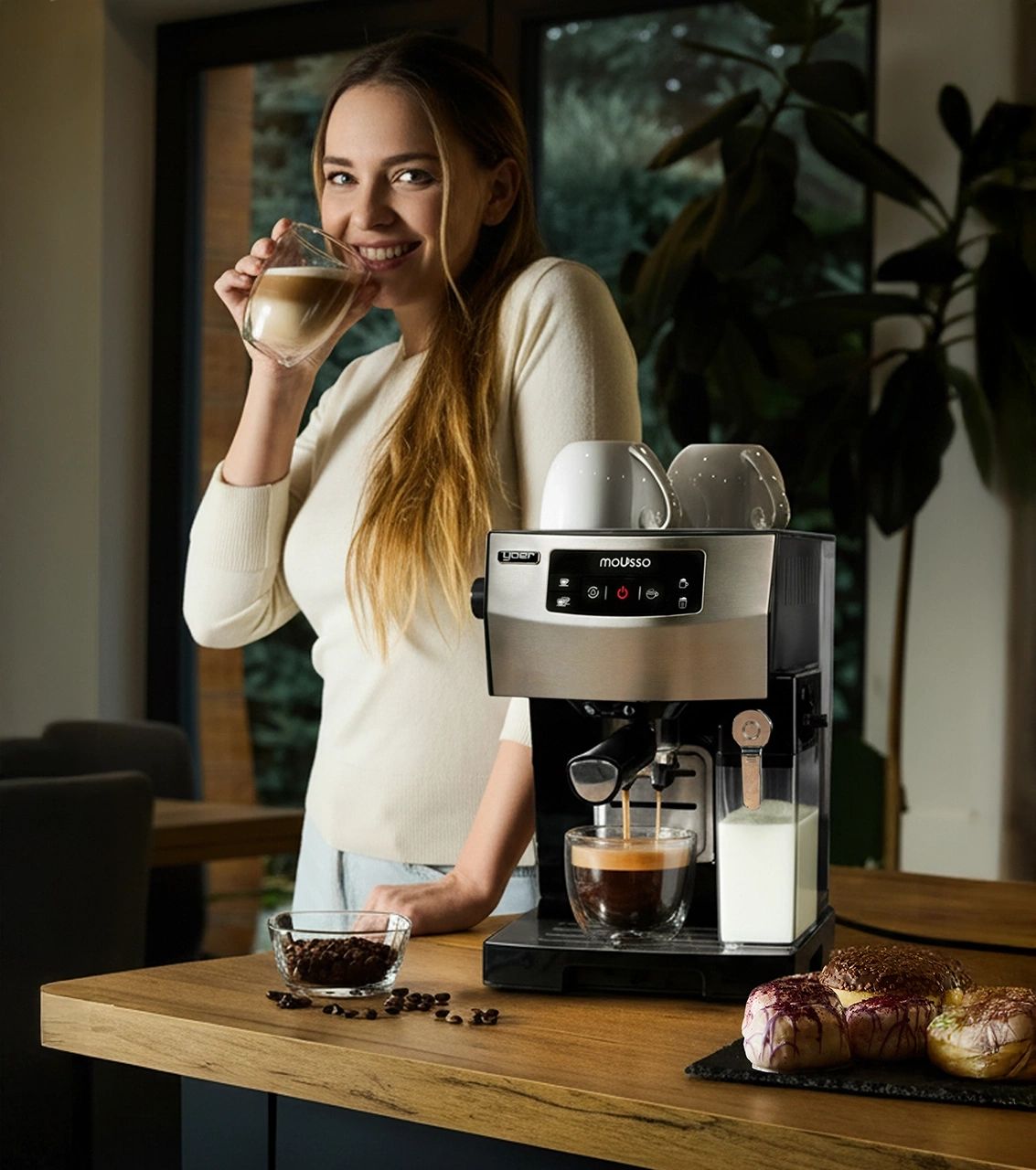 Ciśnieniowy ekspres do kawy Yoer Mousso EMF02BK