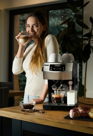 Ciśnieniowy ekspres do kawy Yoer Mousso EMF02BK