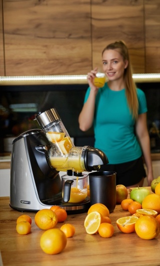 Wyciskarka wolnoobrotowa Yoer Nutrimo SJ01BK