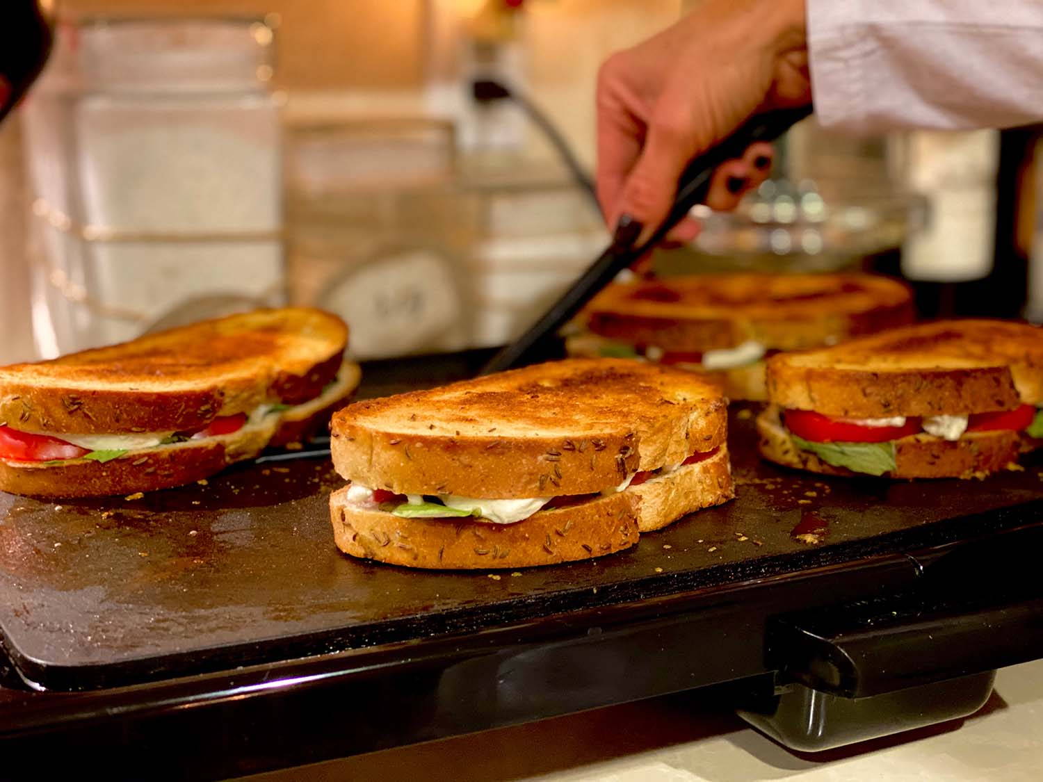 grill-kontaktowy-grillowane-kanapki-panini-panino-tosty-zapiekanki