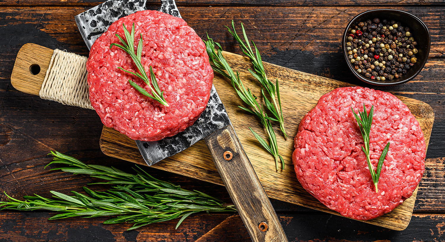 mięso-mielone-pulpety-steki-do-hamburgerów-gotowanie-przygotowywanie-mięsa-do-smażenia
